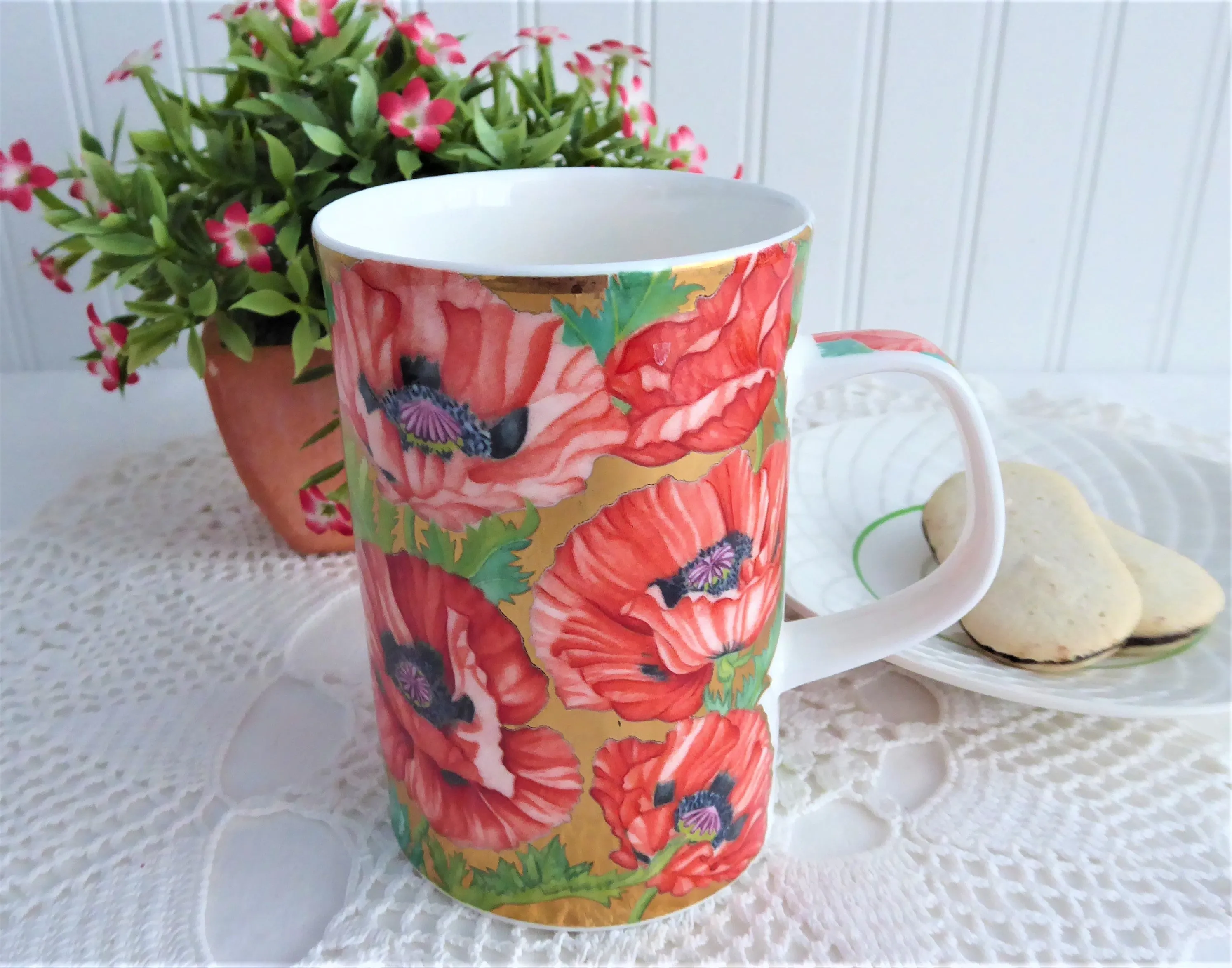 Dunoon Mug Buckingham Gorgeous Oriental Poppies Metallic Gold Brookshaw