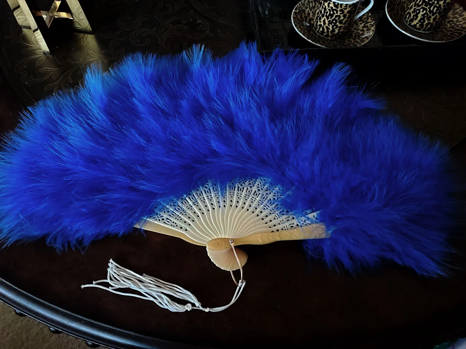 GORGEOUS VINTAGE HAND ROYAL BLUE MARABOU FAN FOLD UP PIERCED STAVES - FOLDING HAND FAN