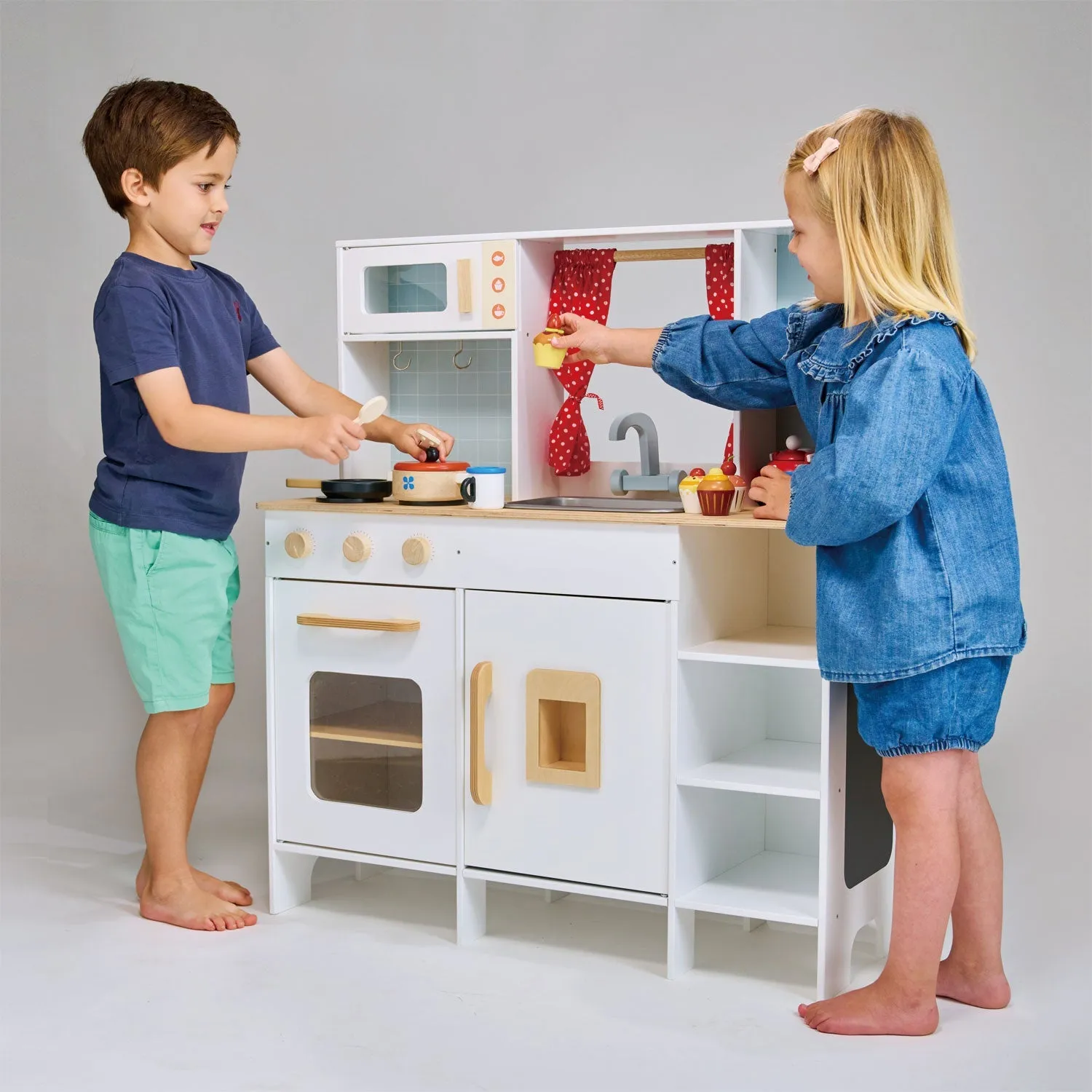 Play kitchen